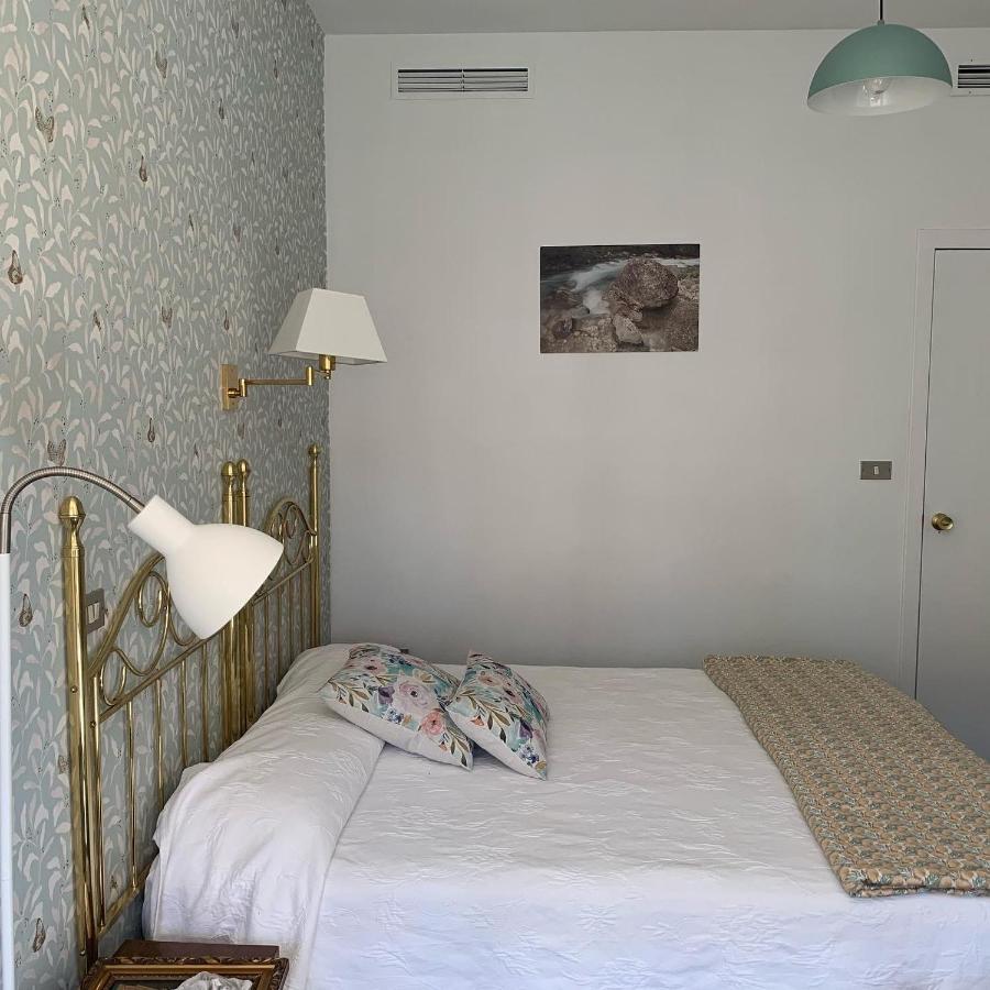 Hostal Pirineos Barbastro Extérieur photo