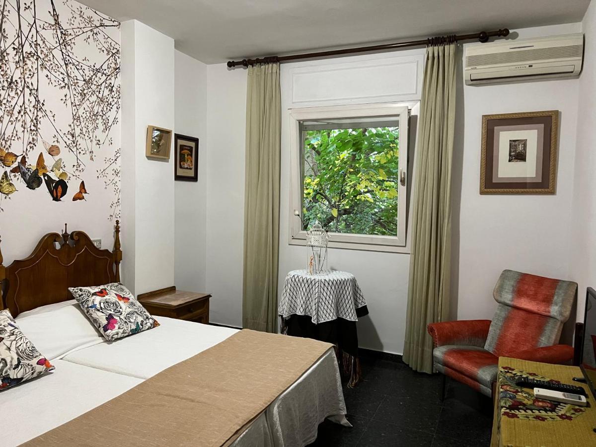 Hostal Pirineos Barbastro Extérieur photo