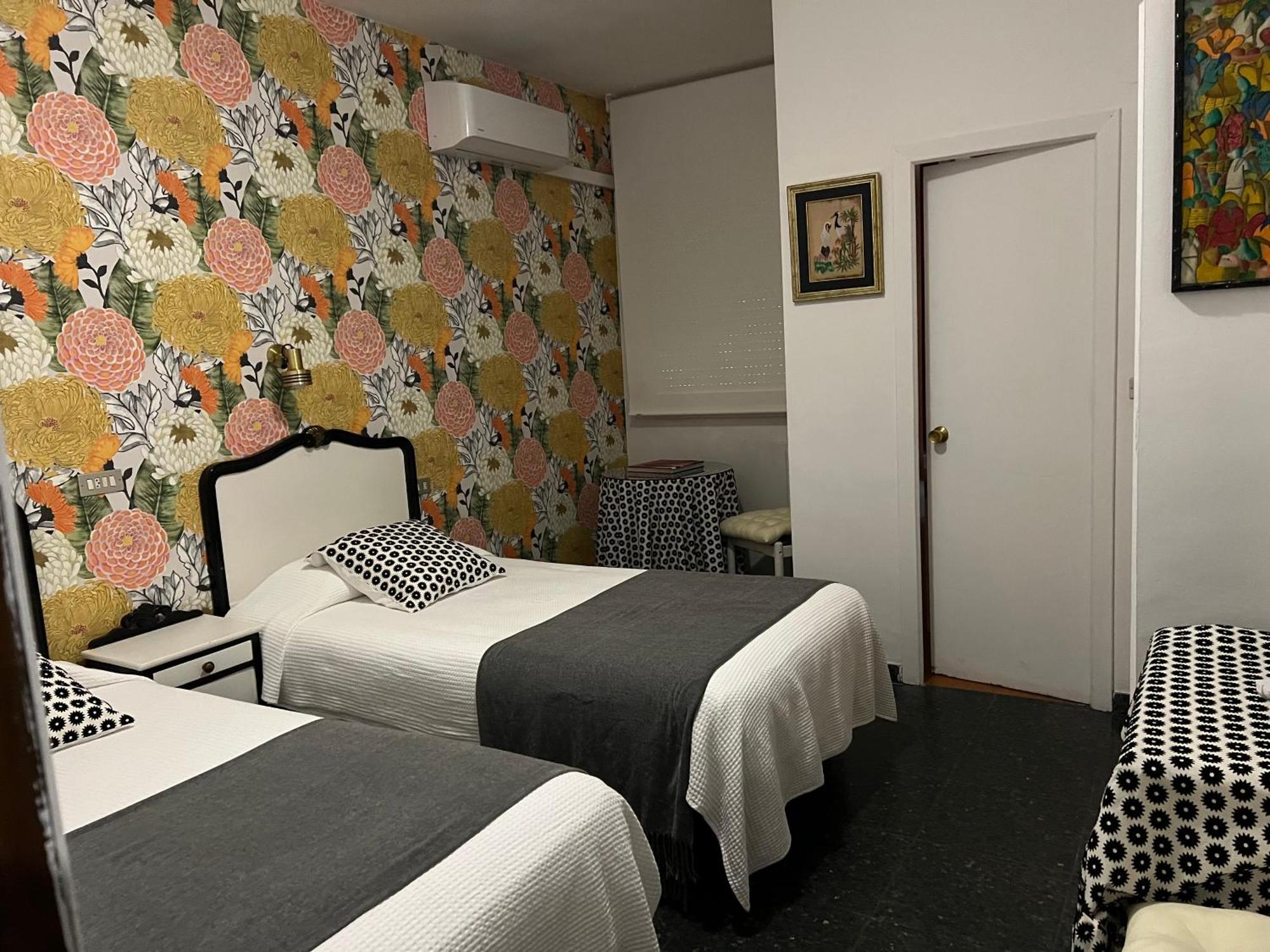 Hostal Pirineos Barbastro Extérieur photo