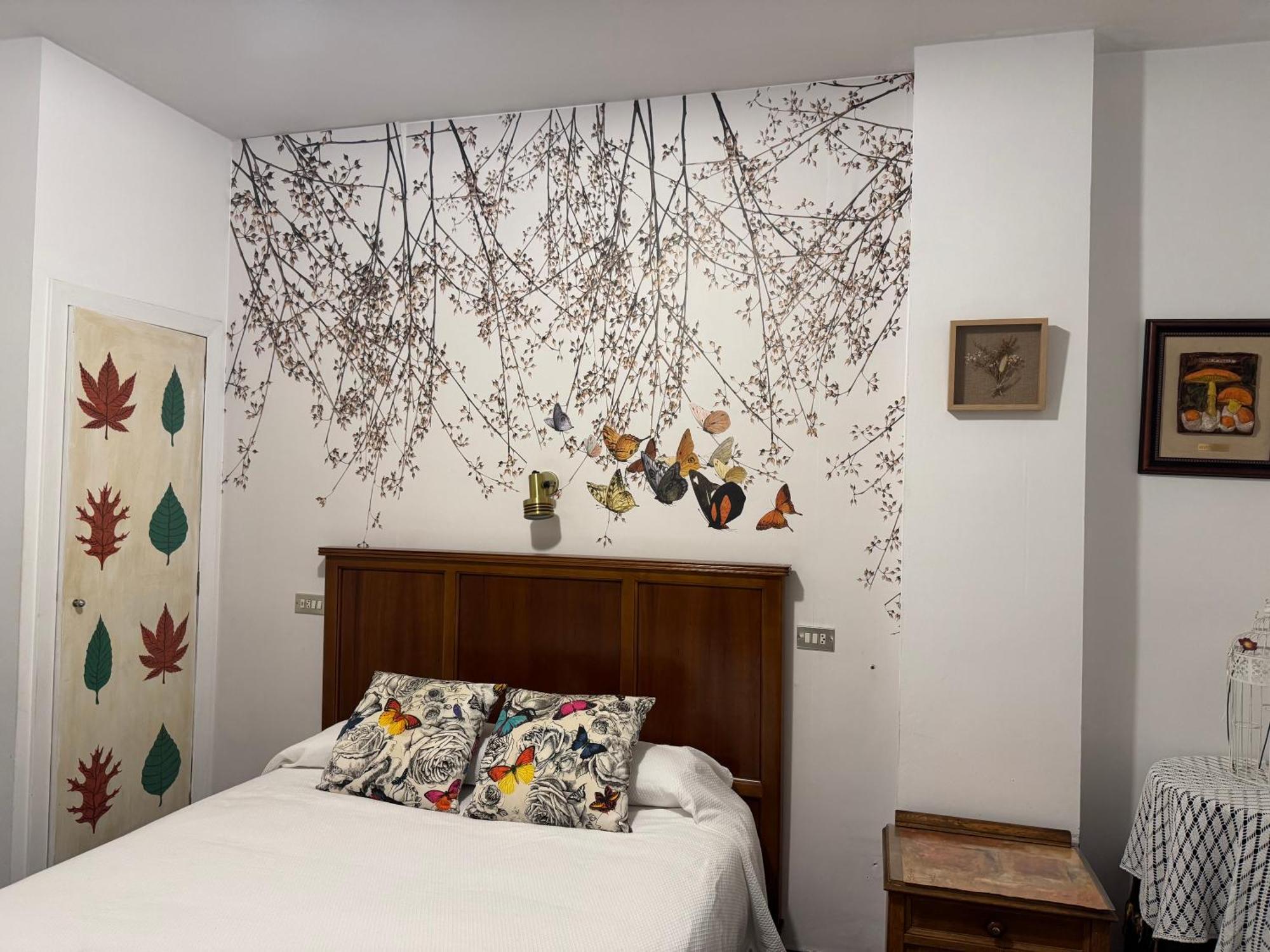 Hostal Pirineos Barbastro Extérieur photo