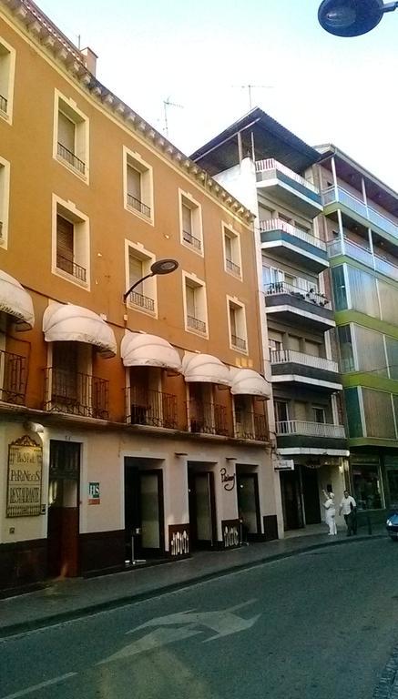 Hostal Pirineos Barbastro Extérieur photo