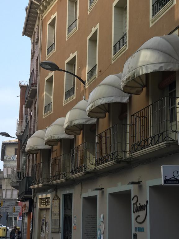 Hostal Pirineos Barbastro Extérieur photo