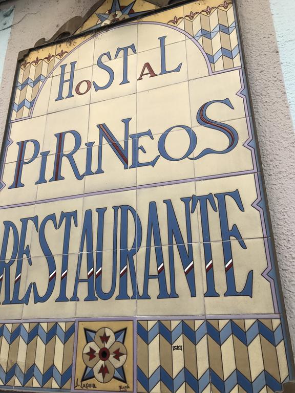 Hostal Pirineos Barbastro Extérieur photo