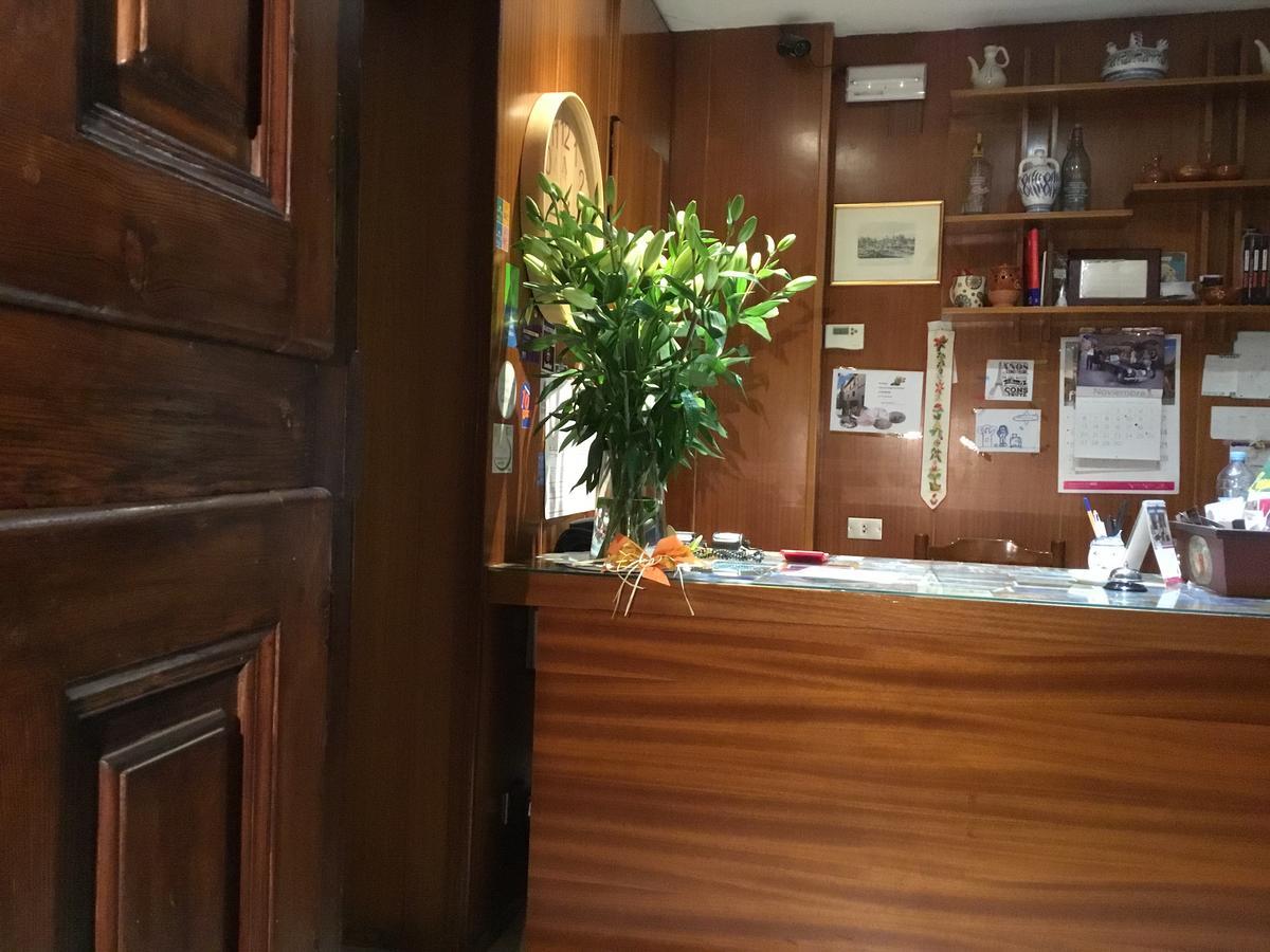 Hostal Pirineos Barbastro Extérieur photo